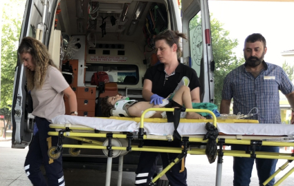 BURSA 3'üncü kat penceresinden düşen çocuk, ağır yaralandı (VİDEO EKLENDİ)