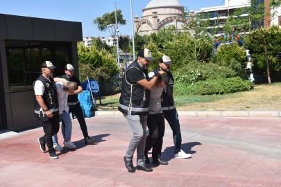 İzmir'de gümrükte rüşvet operasyonu (2)