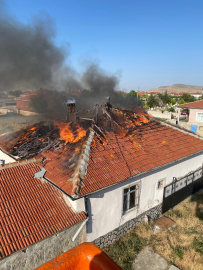 Tek katlı evde çıkan yangında anne ile oğlu öldü