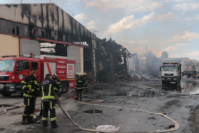 Kayseri'de keçe fabrikasında yangın (2)