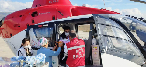 Tokat'ta ambulans helikopter, 22 günlük bebek için havalandı