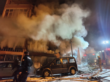 İstanbul-  Beyoğlu'nda, yatak imalathanesinde yangın