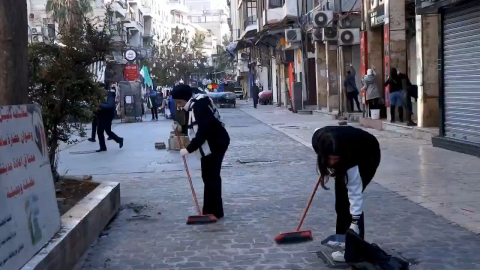 Suriye'nin başkenti Şam'da gönüllüler sokakları temizledi