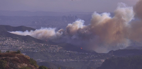 Los Angeles'ta yangın: Binlerce kişi tahliye edildi