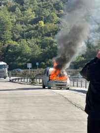 Bodrum'da hafif ticari araç yandı