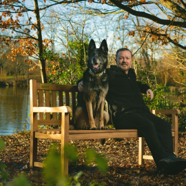 Ricky Gervais, ‘After Life’ dizisindeki rol arkadaşı köpeğin hayatını kaybettiğini duyurdu